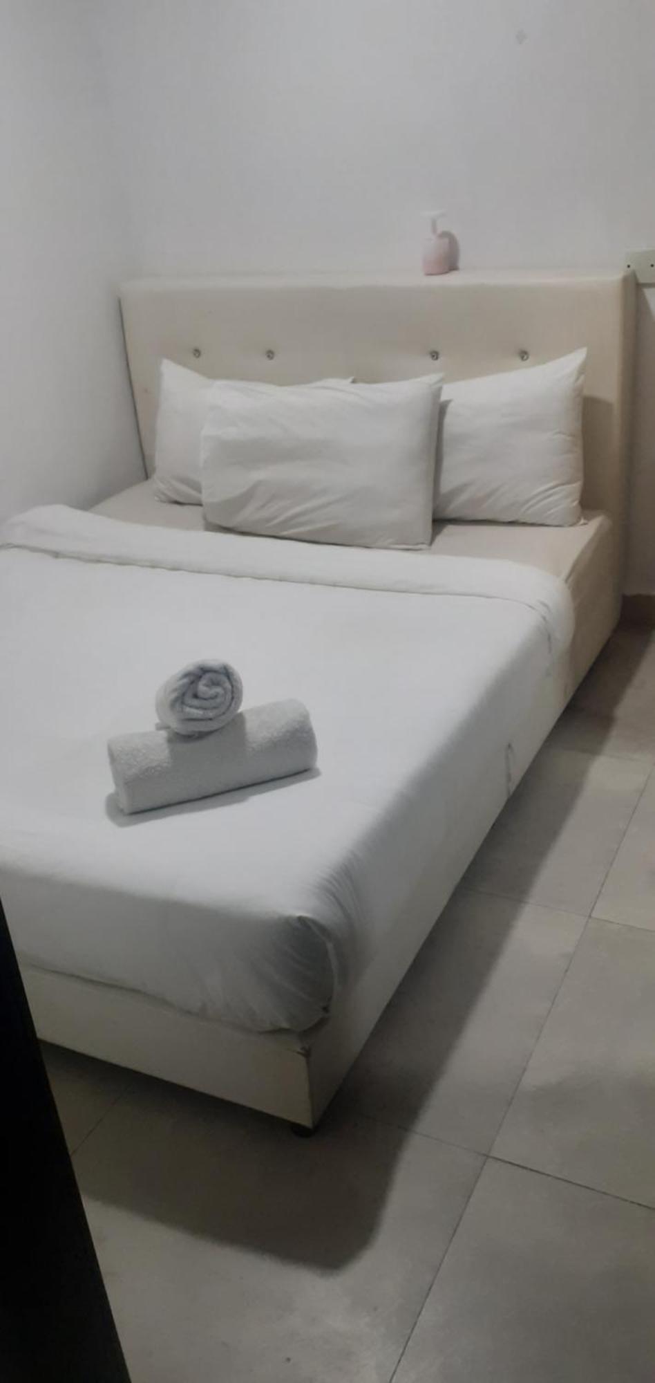 Capsule hotel Day Caucon *